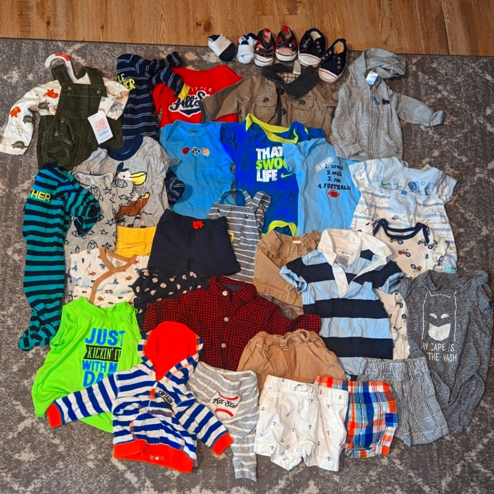 Newborn and 0-3 m boy clothes